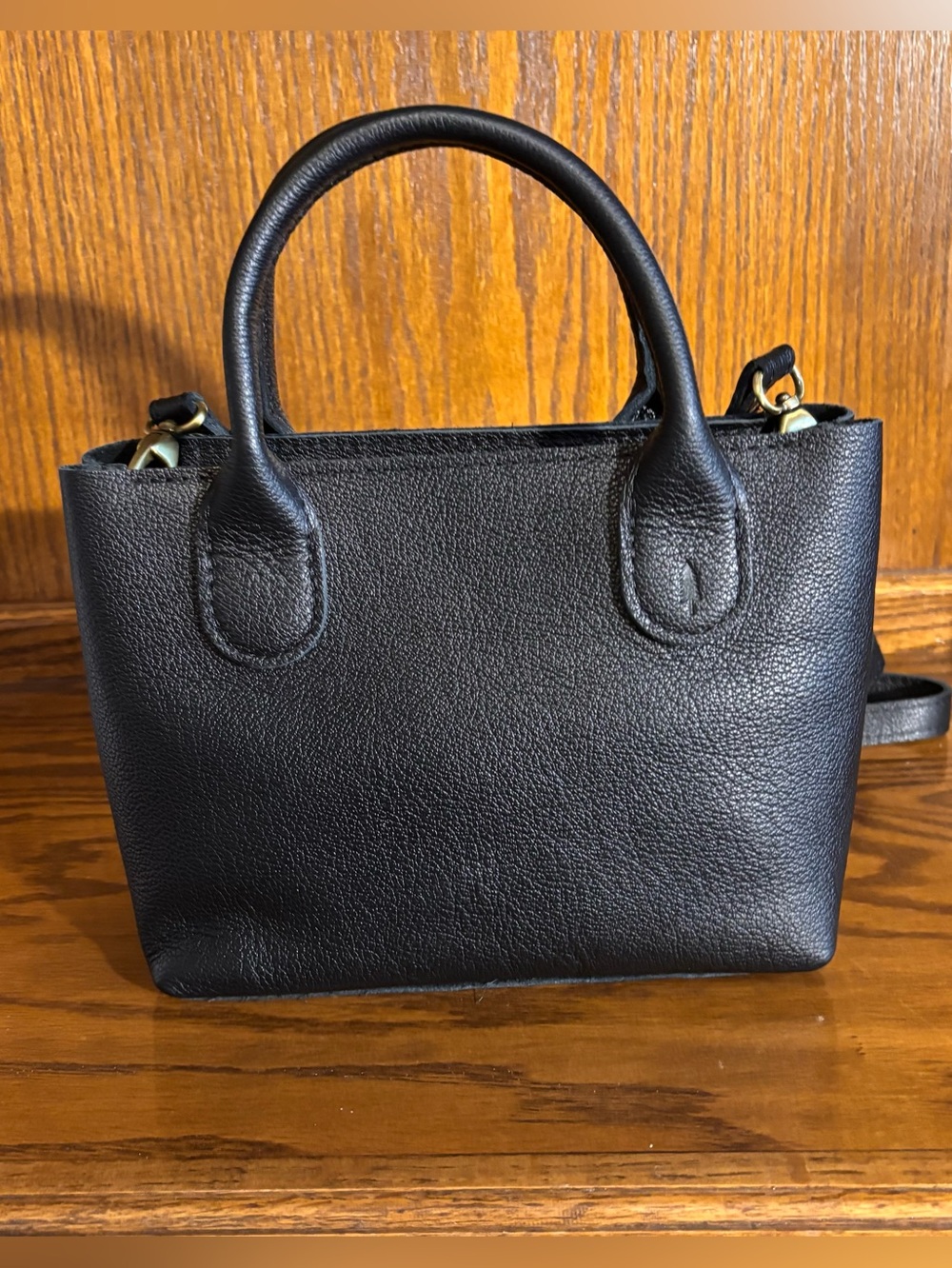 Portland Leather Goods Leather Raindrop Crossbody Bag. Color: black; Size: small